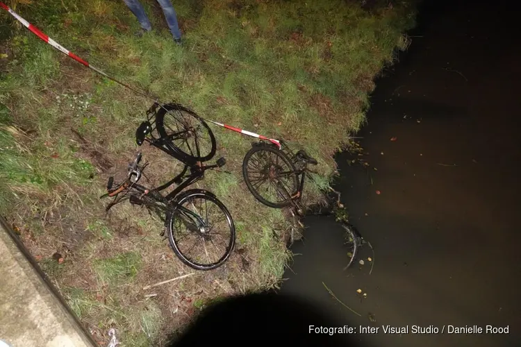 Fietsen lang de waterkant aangetroffen, gelukkig loos alarm