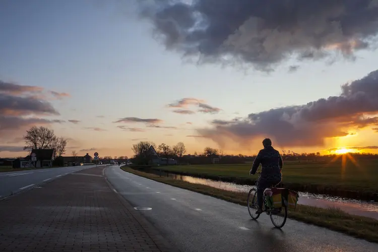 Fietspaden provincie veiliger gemaakt met kantmarkering