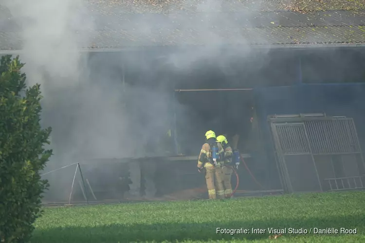 Brand in manege in Venhuizen snel onder controle