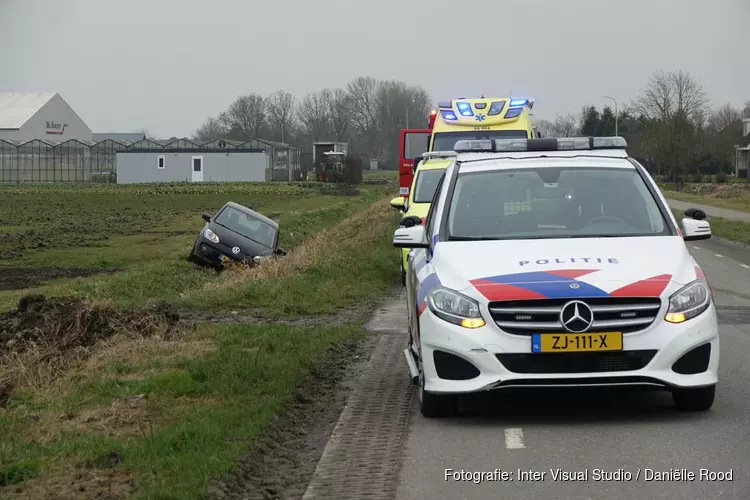 Automobilist naar ziekenhuis na ongeluk in Lutjebroek