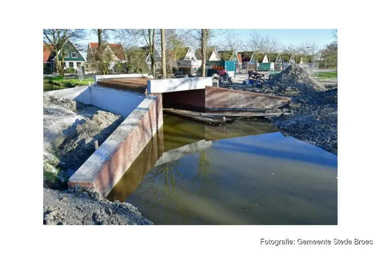 Brugdek nieuwe brug Prins Willem Alexanderlaan geplaatst