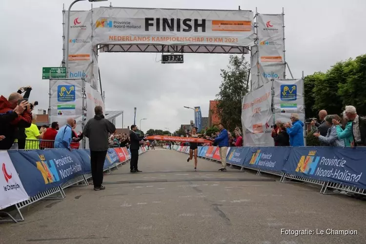 Richard Douma en Jasmijn Lau winnen NK 10 km op de weg