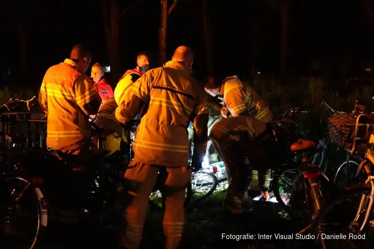 Vreemde brandweermelding: vrouw vast in fietshandrem