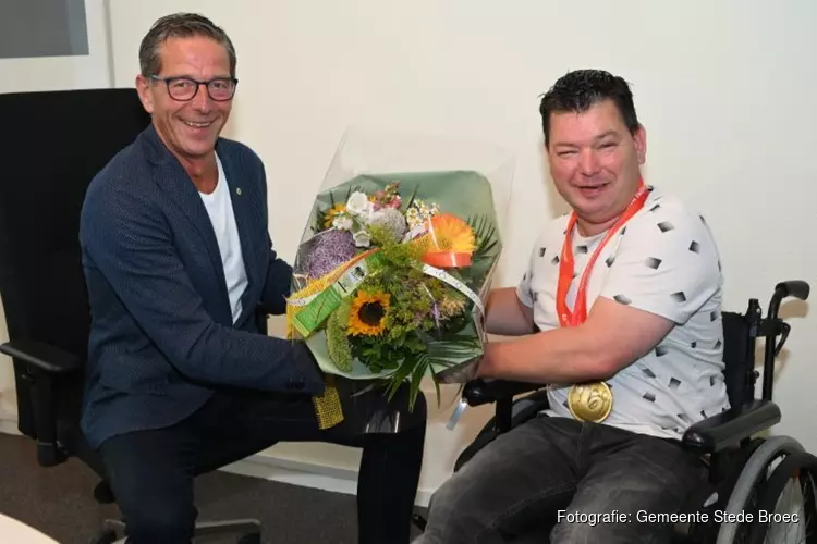 Ontvangst en huldiging Jochem Bakker, kampioen dressuur bij special olympics