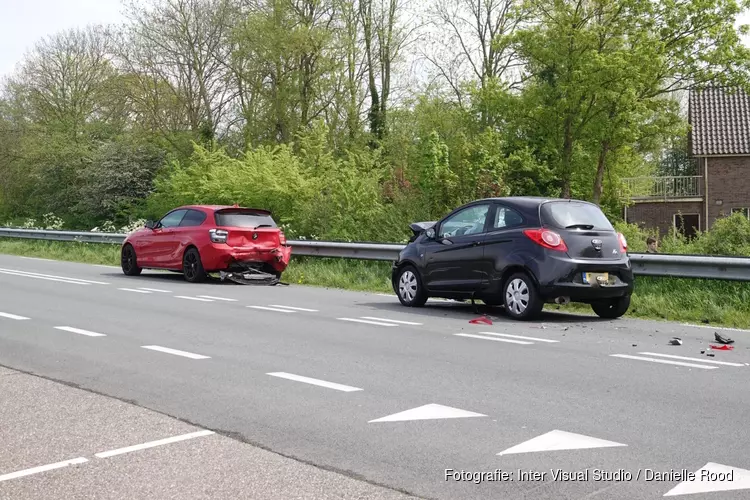 Kopstaartbotsing met veel schade op Westfrisiaweg